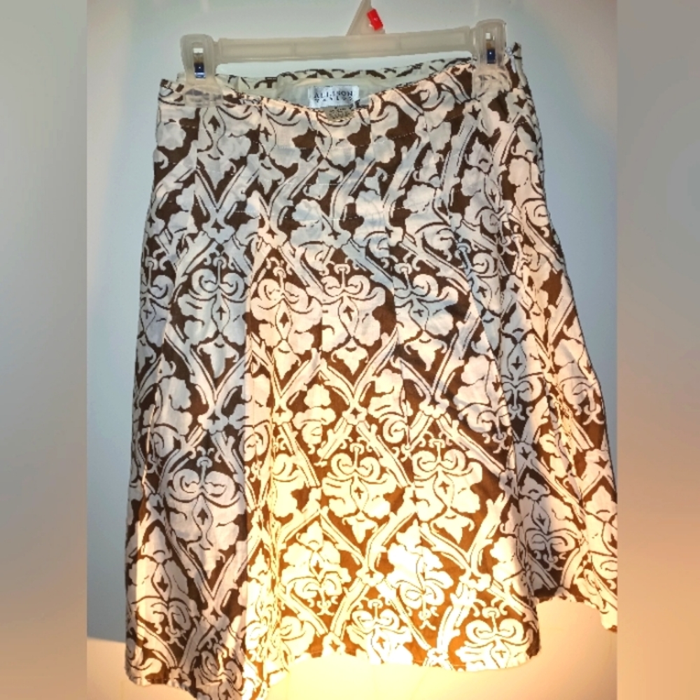 Allison Taylor's cute brown and white pattern skirt size six